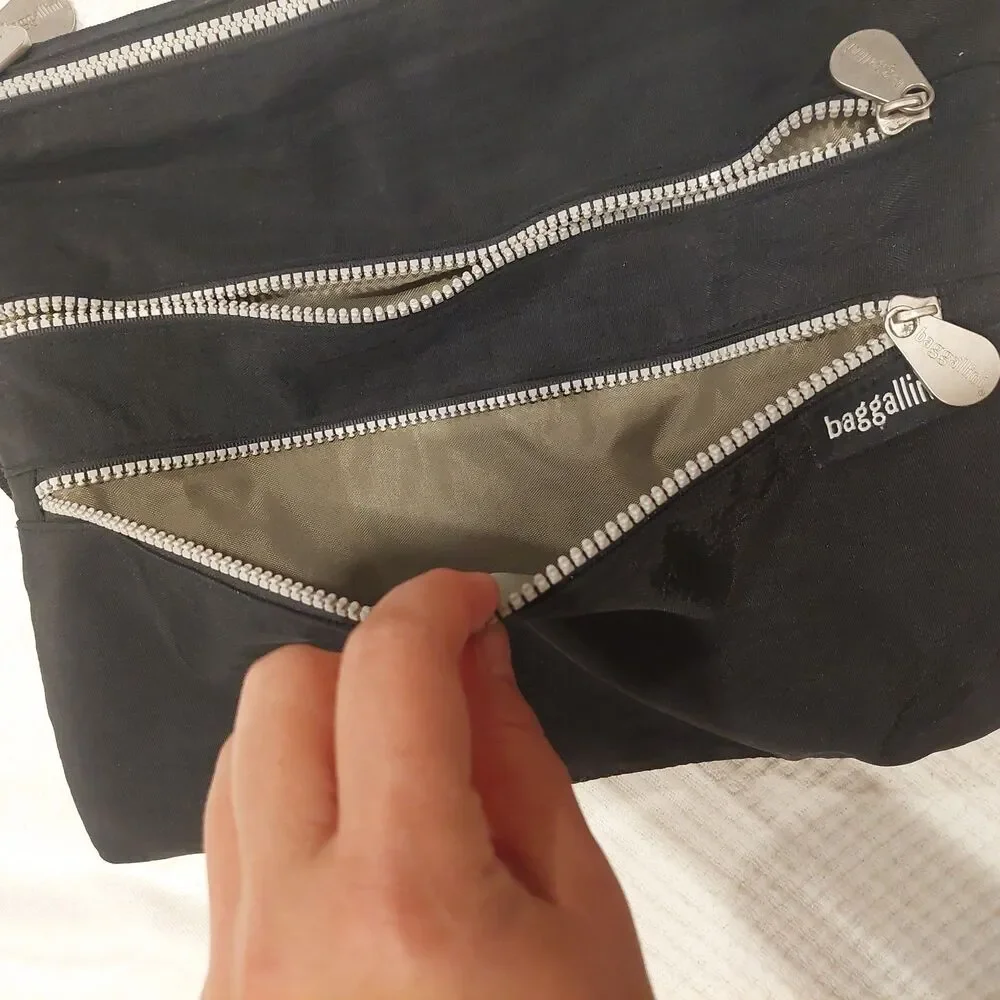 Baggallini Black Nylon Triple Zip Crossbody Bag Purse EUC